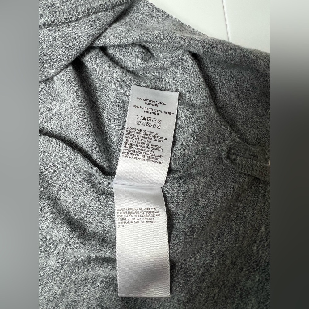 Lucky Brand Classic V-Neck Heather Gray
Size S - Picture 9 of 9